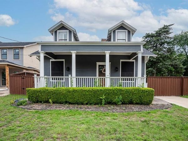 715 S Barnett Avenue , Dallas, TX 75211