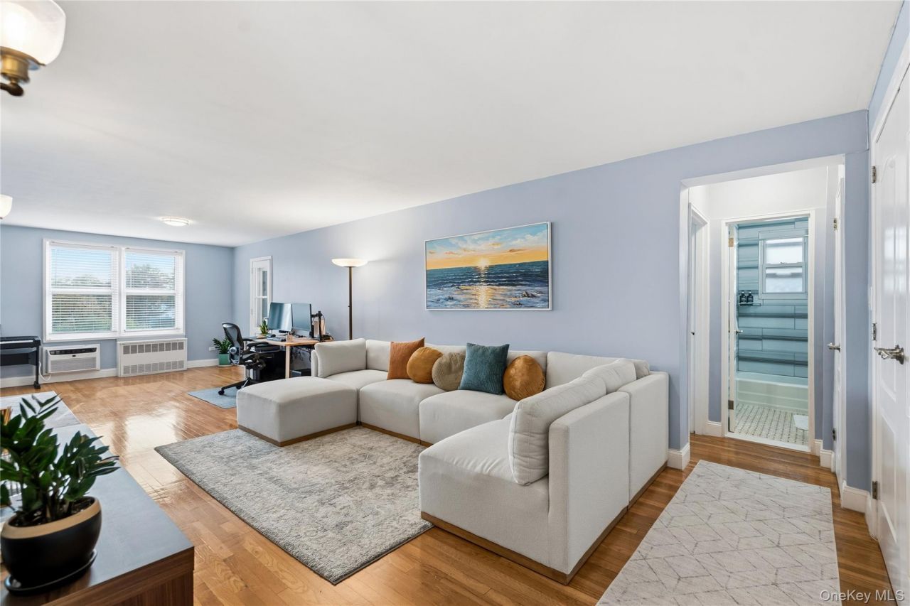 241-20 Northern Boulevard, Unit # 5-B, Douglaston, NY 11362 Main Photo