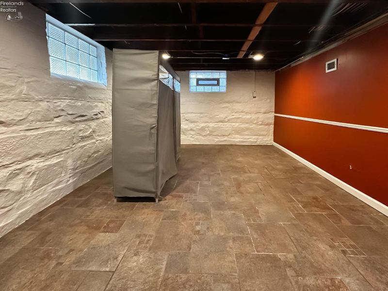 661 Tenney Avenue, Amherst, OH 44001 Photo 11