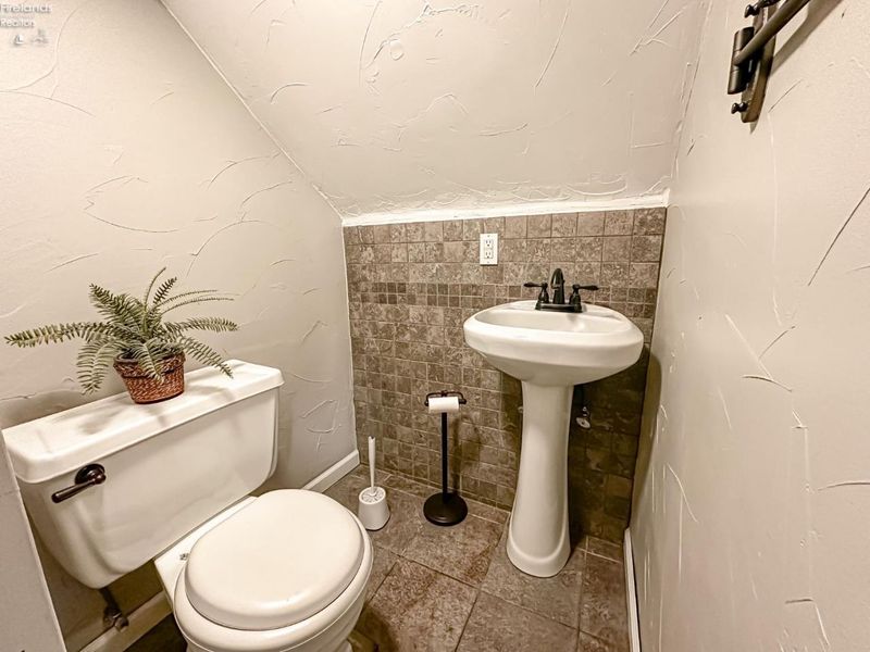 661 Tenney Avenue, Amherst, OH 44001 Photo 12