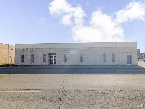 1048 State Street, East St Louis, IL 62201