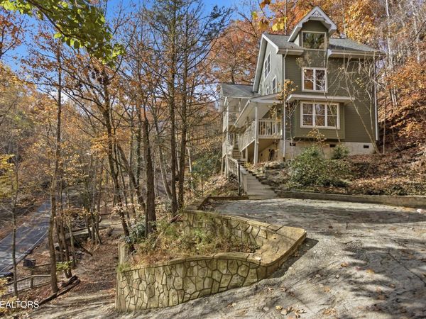 1110 Ski Mtn Rd, Gatlinburg, TN 37738