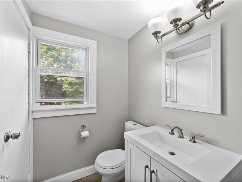 1683 Colonial Drive, Cleveland, OH 44118 Photo 20