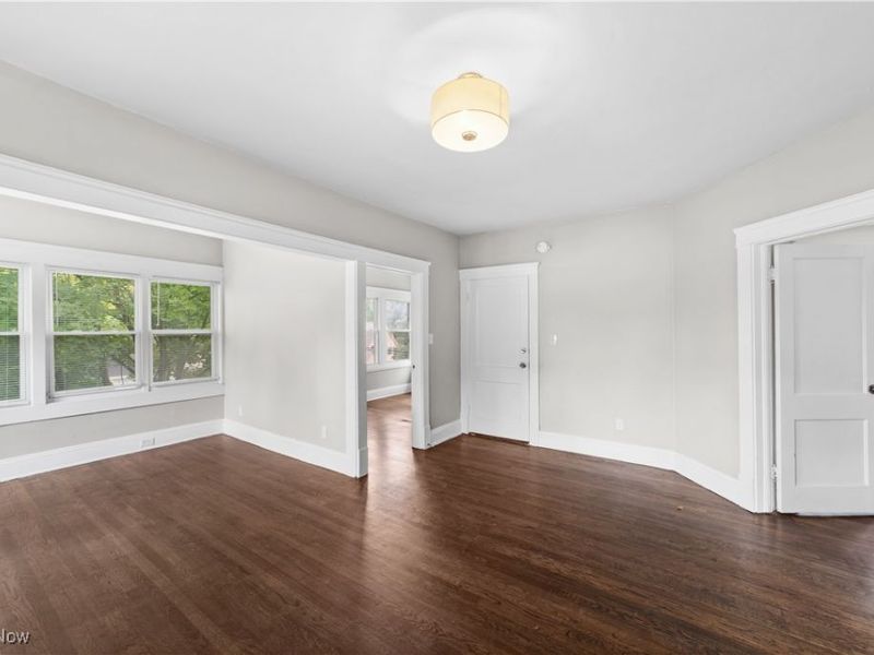 1683 Colonial Drive, Cleveland, OH 44118 Photo 3