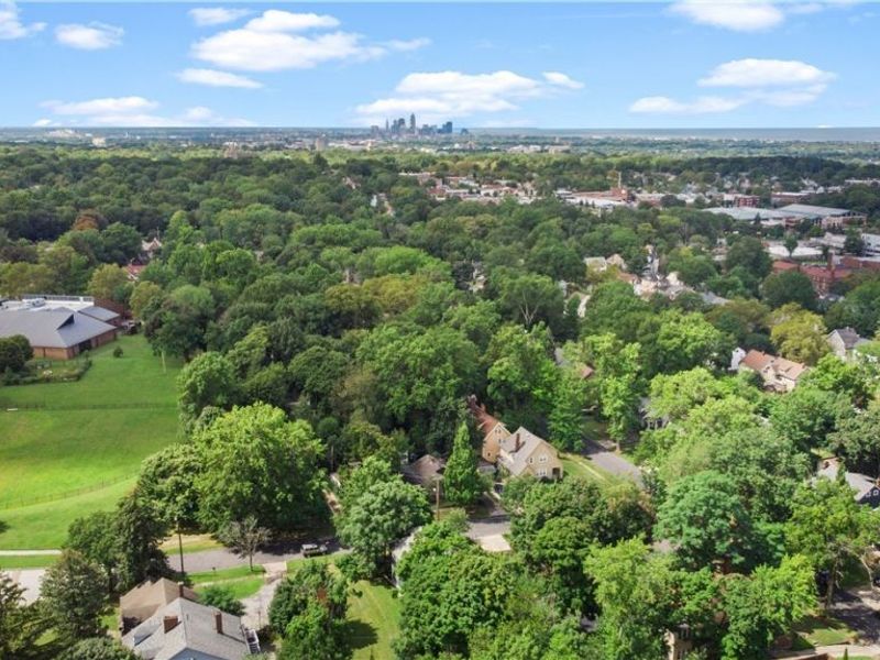 1683 Colonial Drive, Cleveland, OH 44118 Photo 49