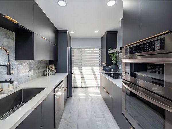 9673 NW 16th Ct, Pembroke Pines, FL 33024