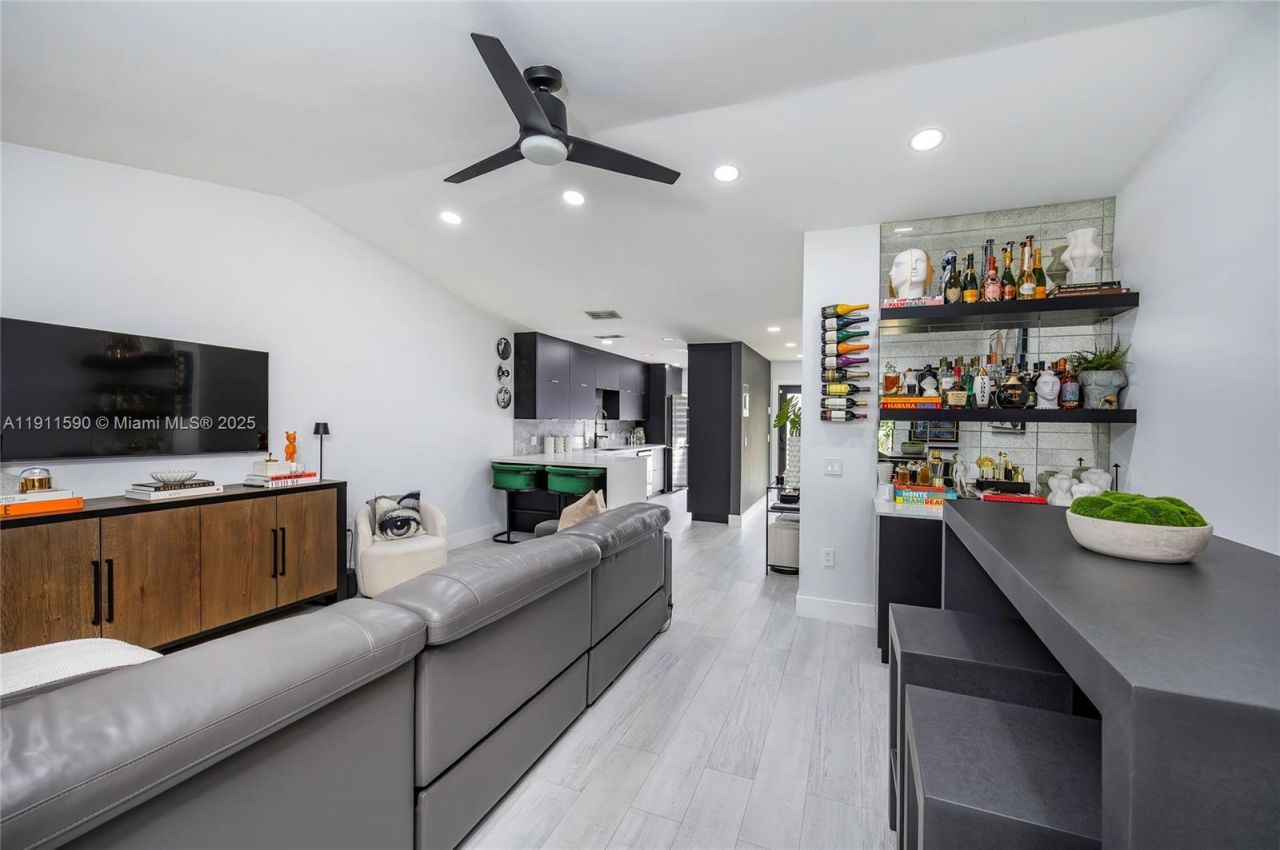 9673 NW 16th Ct, Pembroke Pines, FL 33024 Photo