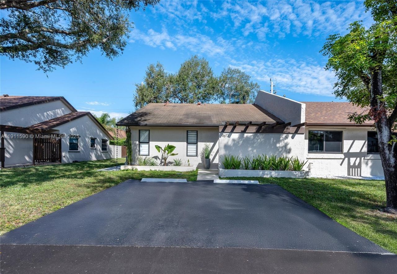 9673 NW 16th Ct, Pembroke Pines, FL 33024 Photo