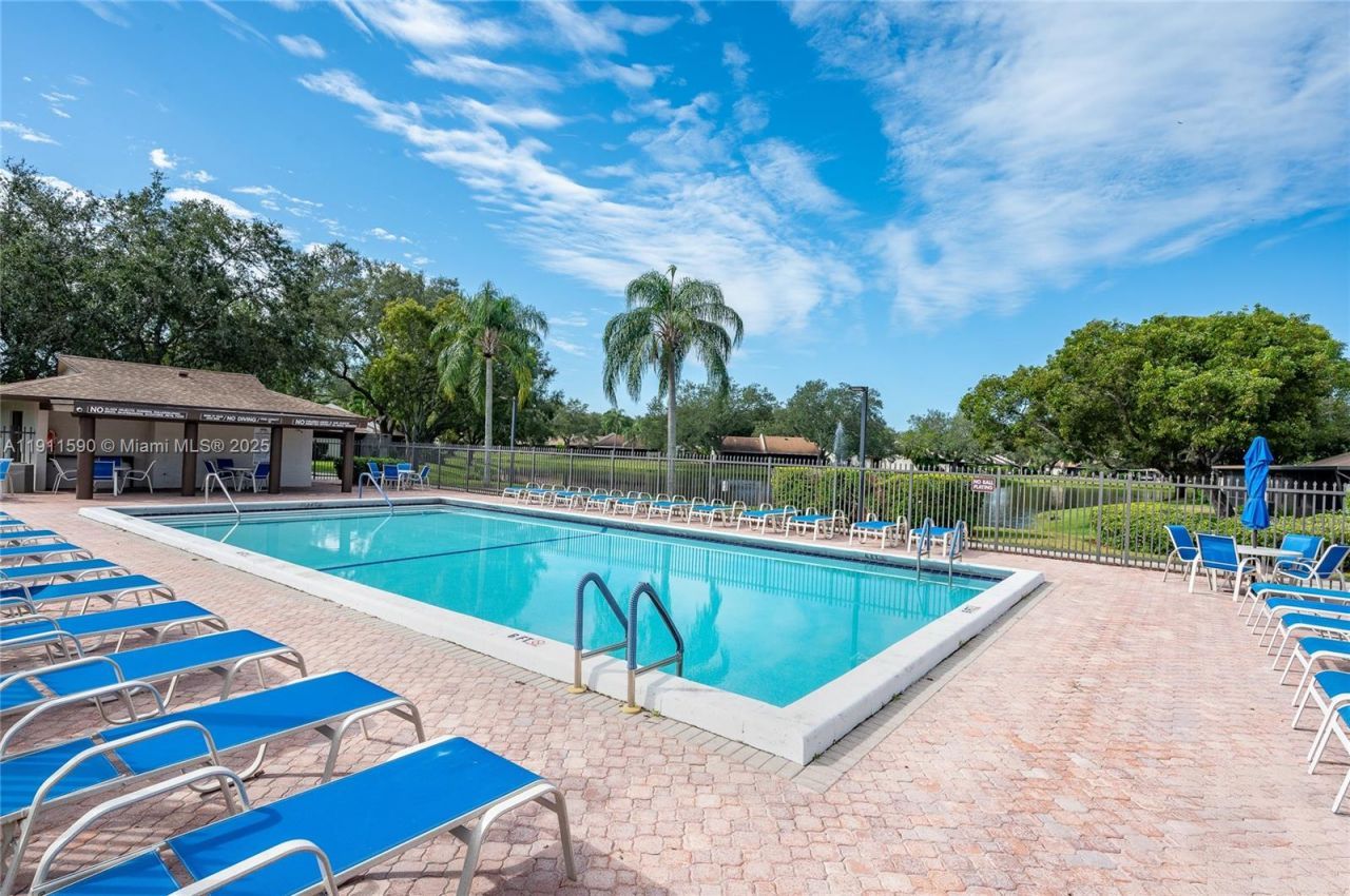 9673 NW 16th Ct, Pembroke Pines, FL 33024 Photo