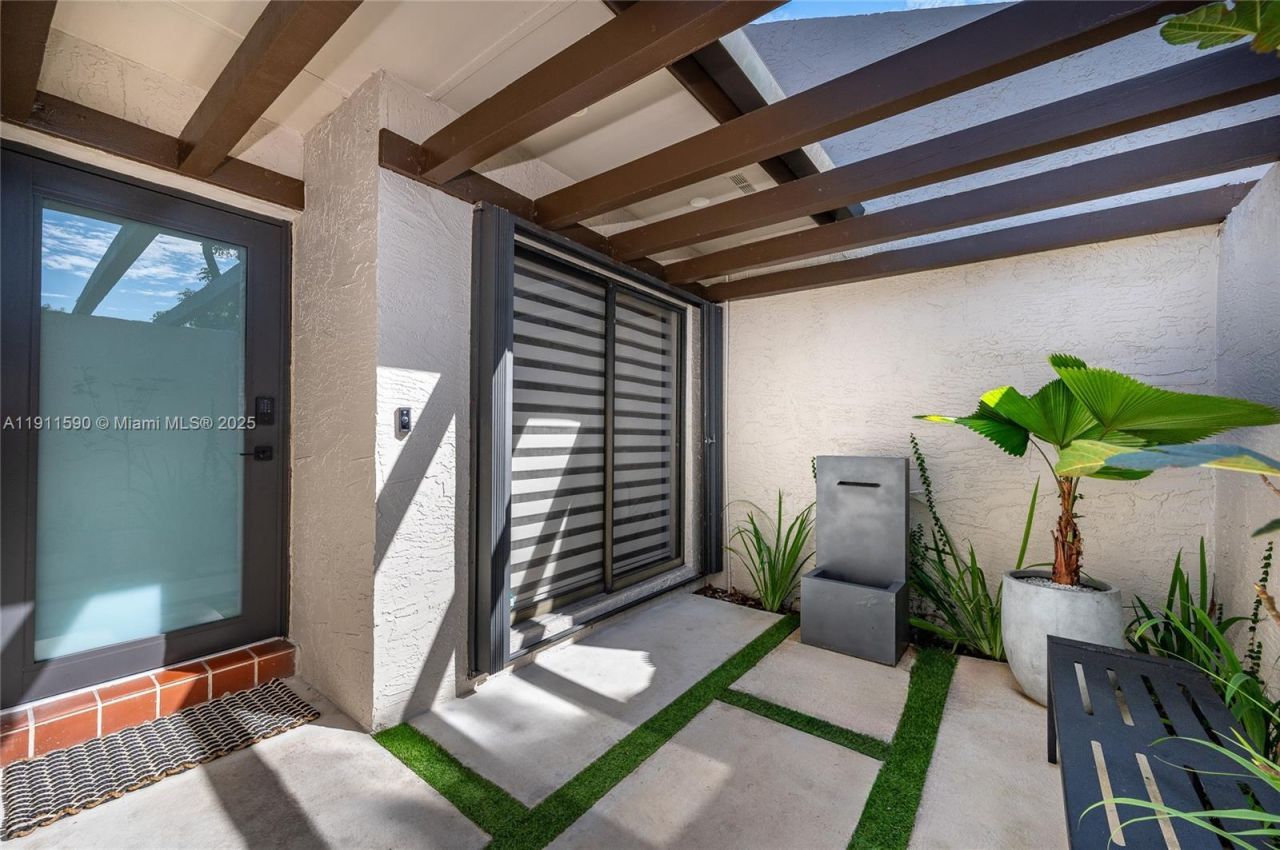 9673 NW 16th Ct, Pembroke Pines, FL 33024 Photo