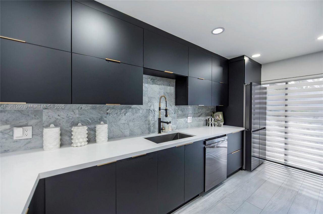 9673 NW 16th Ct, Pembroke Pines, FL 33024 Photo