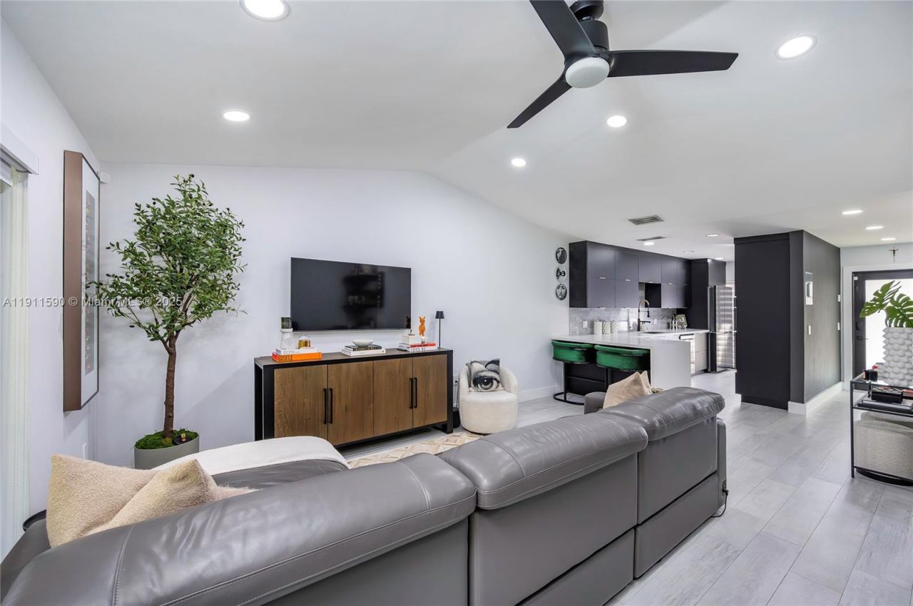 9673 NW 16th Ct, Pembroke Pines, FL 33024 Photo