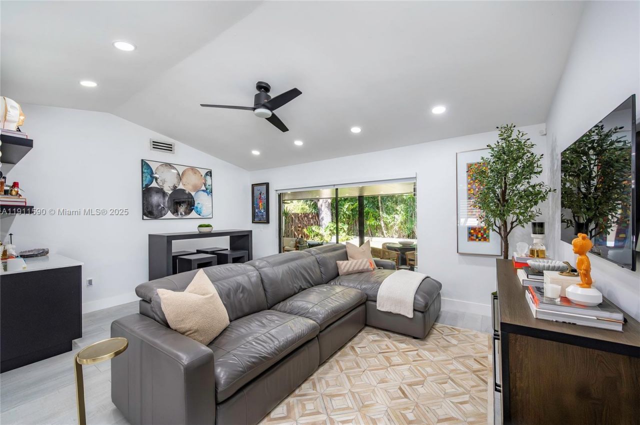 9673 NW 16th Ct, Pembroke Pines, FL 33024 Photo