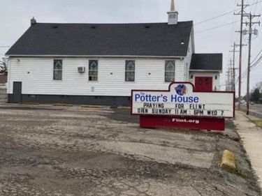 1386 E Hemphill Road, Burton, MI 48529