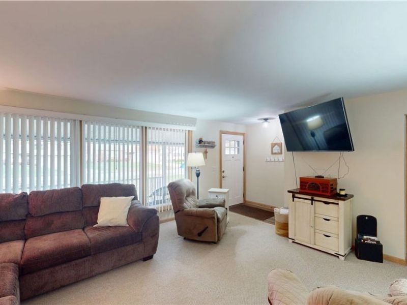 839 Edenridge Drive, Youngstown, OH 44512 Photo 4