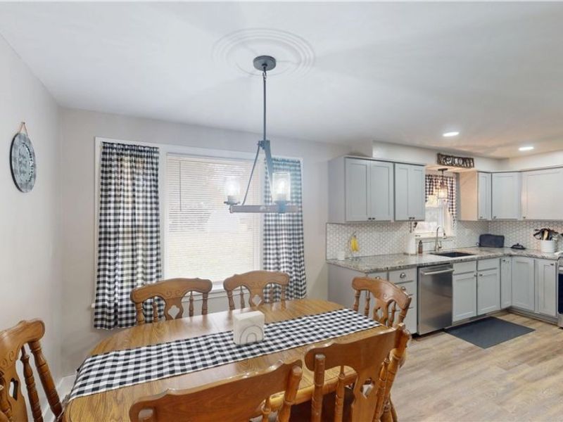 839 Edenridge Drive, Youngstown, OH 44512 Photo 5