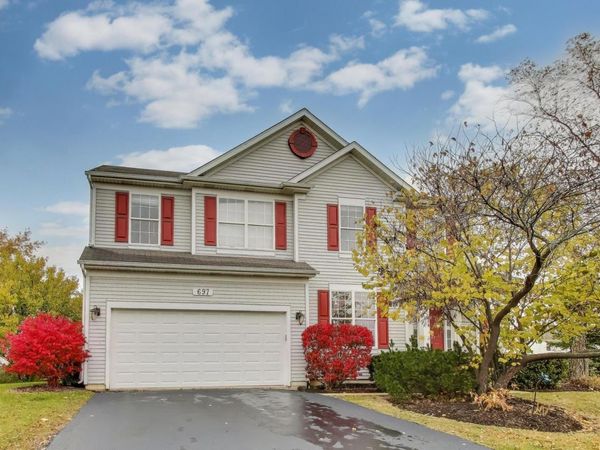 697 Providence Lane, Lindenhurst, IL 60046