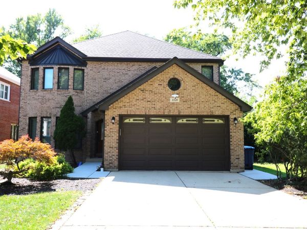 2220 Eastview Drive, Des Plaines, IL 60018