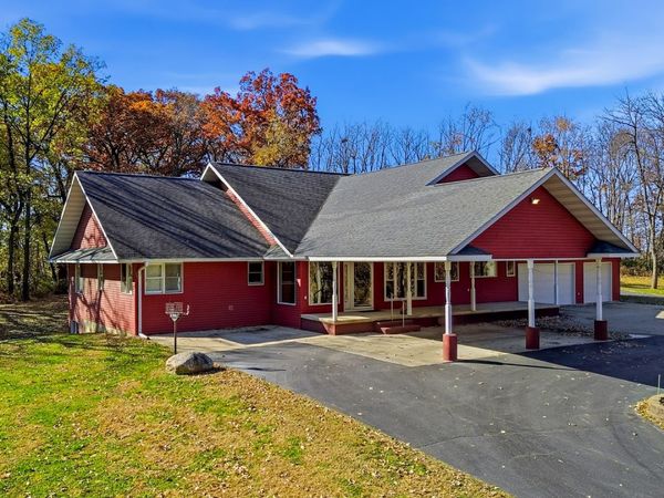 15207 Henry Road, Morrison, IL 61270