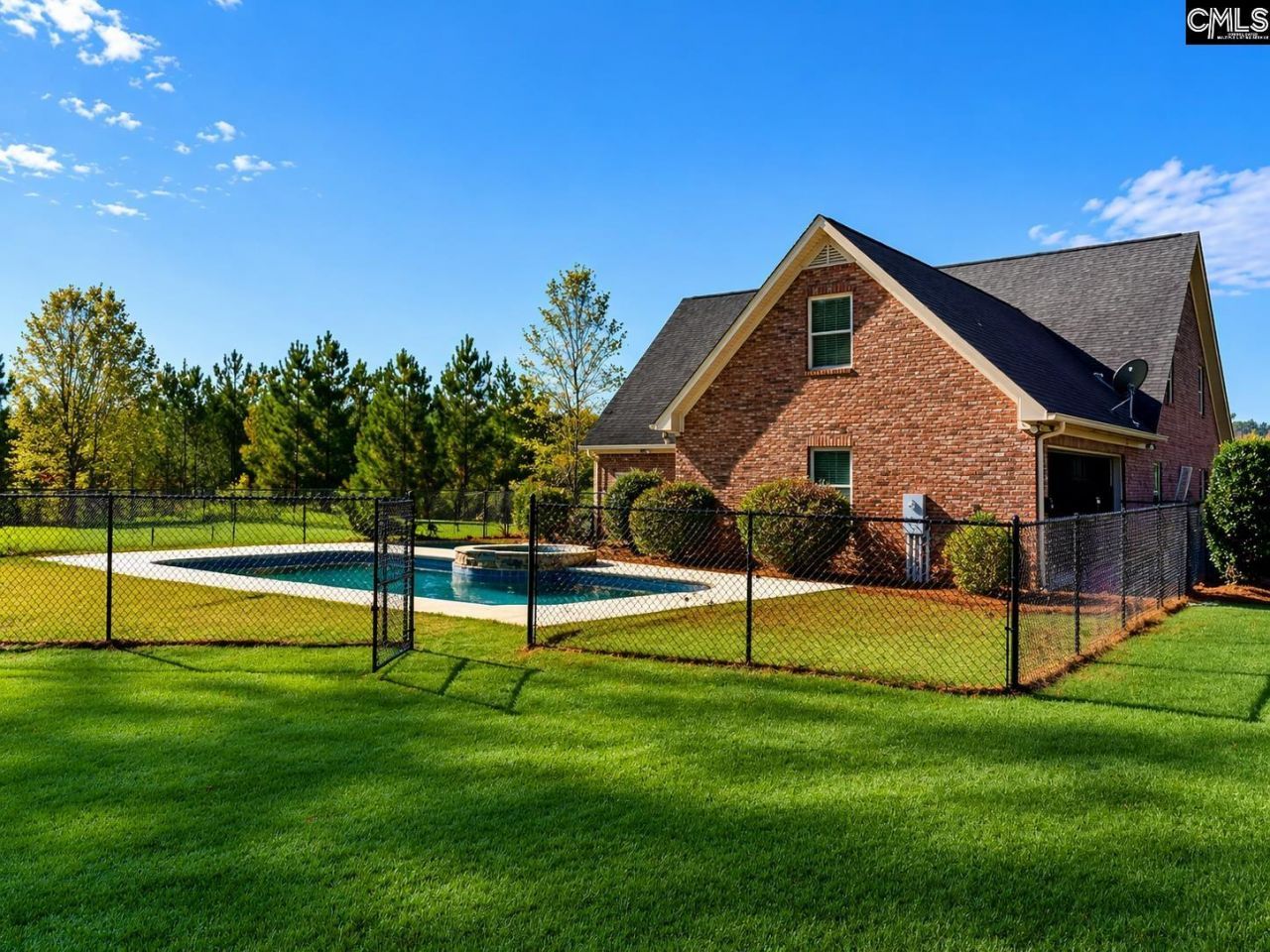 142 Sturkie Street Photo 4