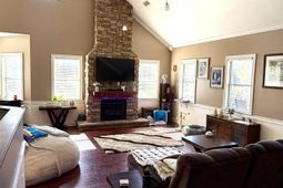 142 Sturkie Street photo 4