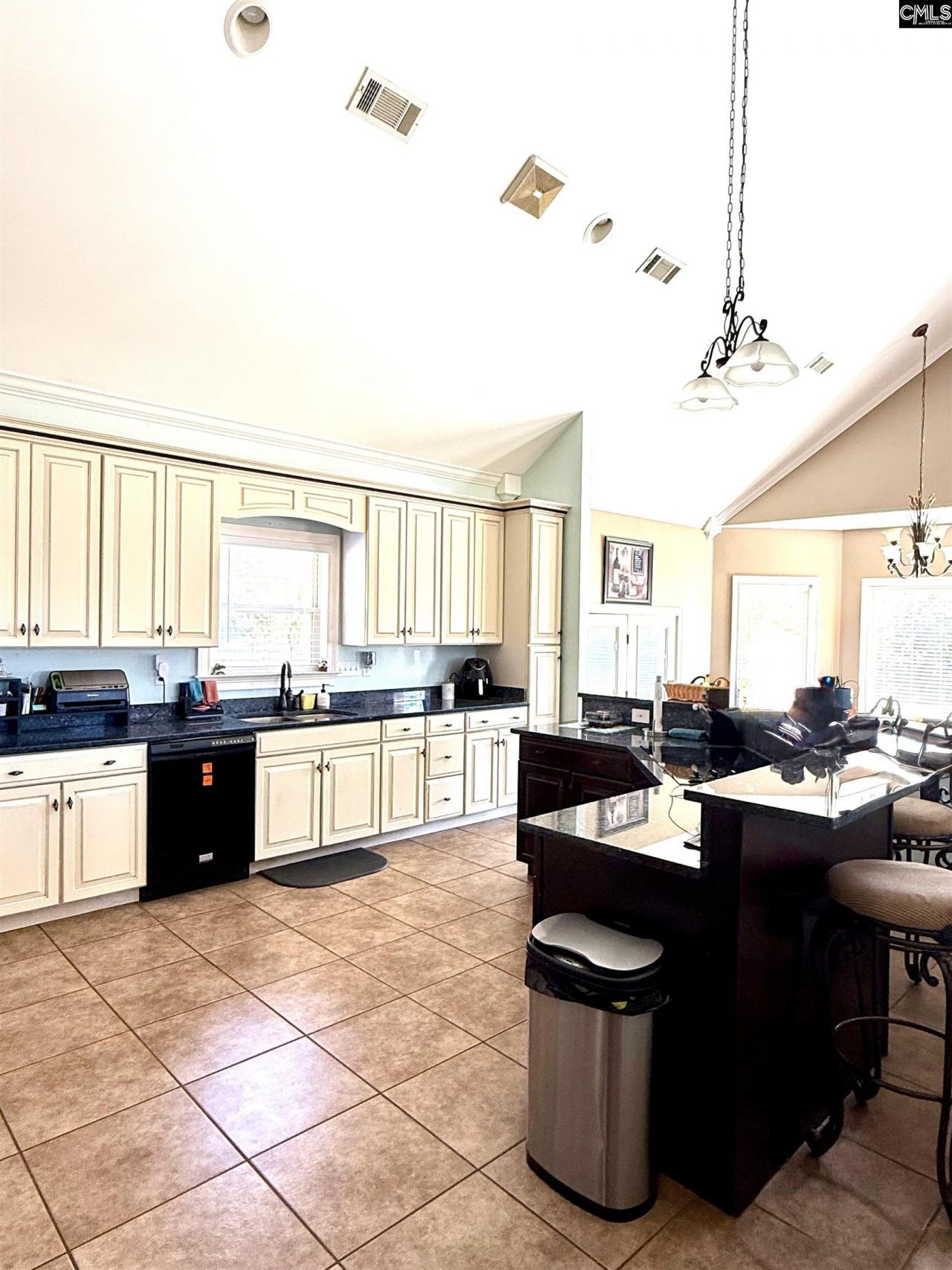 142 Sturkie Street Photo 6