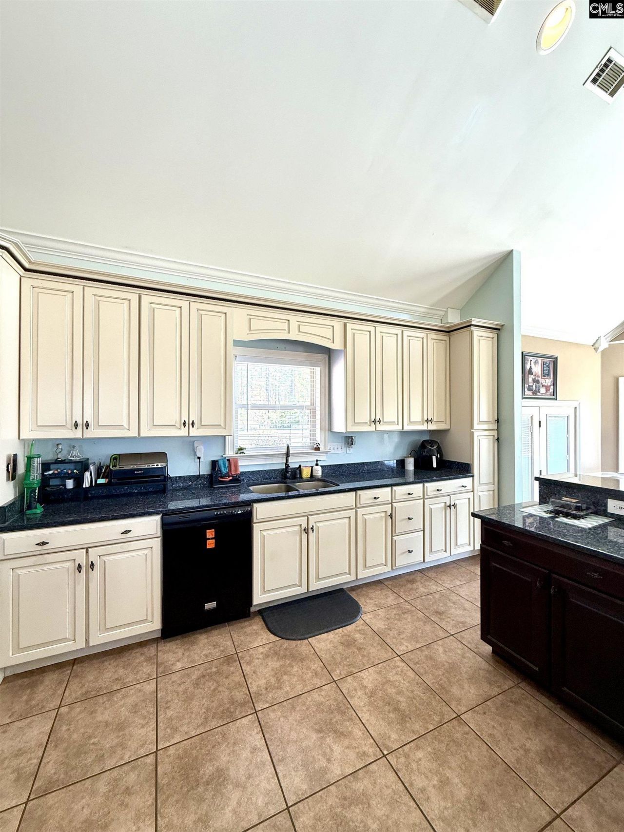 142 Sturkie Street Photo 7