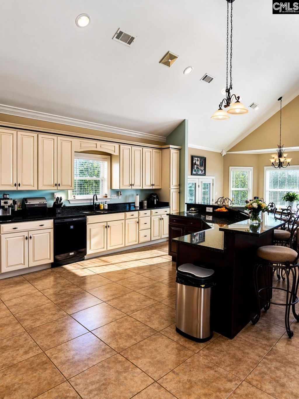 142 Sturkie Street Photo 7