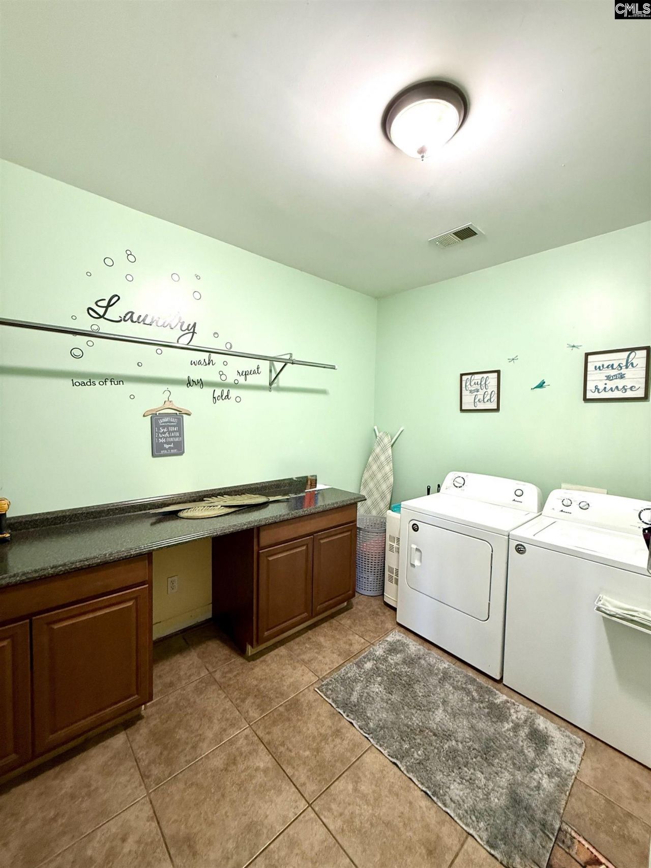 142 Sturkie Street Photo 9