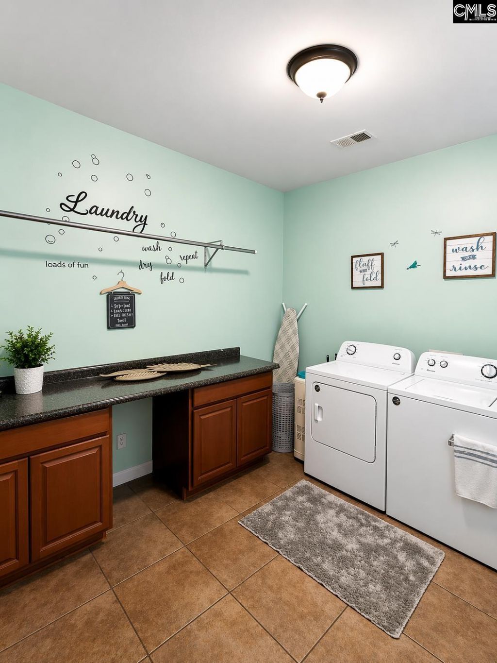 142 Sturkie Street Photo 9