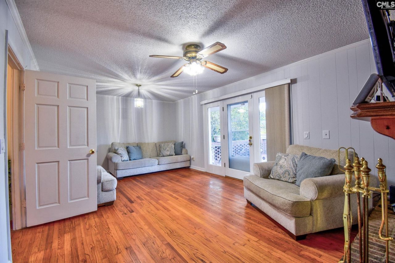 2008 Cheltenham Lane Photo 17