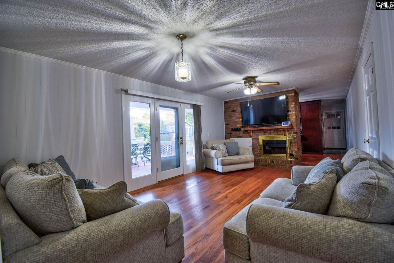 2008 Cheltenham Lane Photo 18