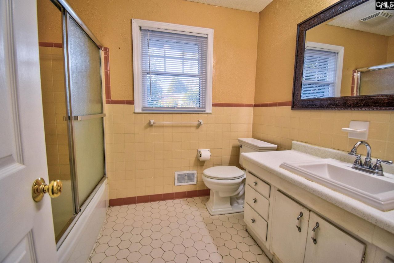 2008 Cheltenham Lane Photo 19