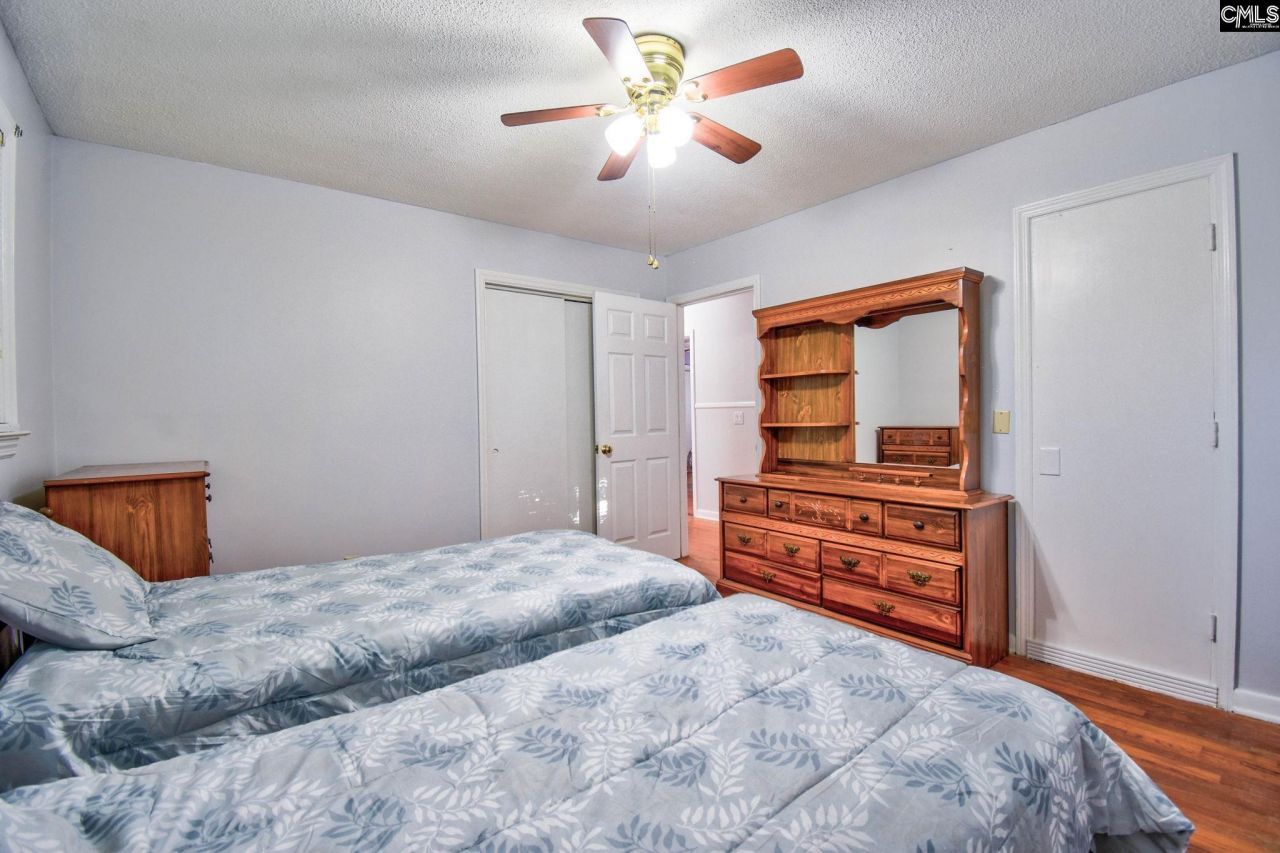 2008 Cheltenham Lane Photo 22