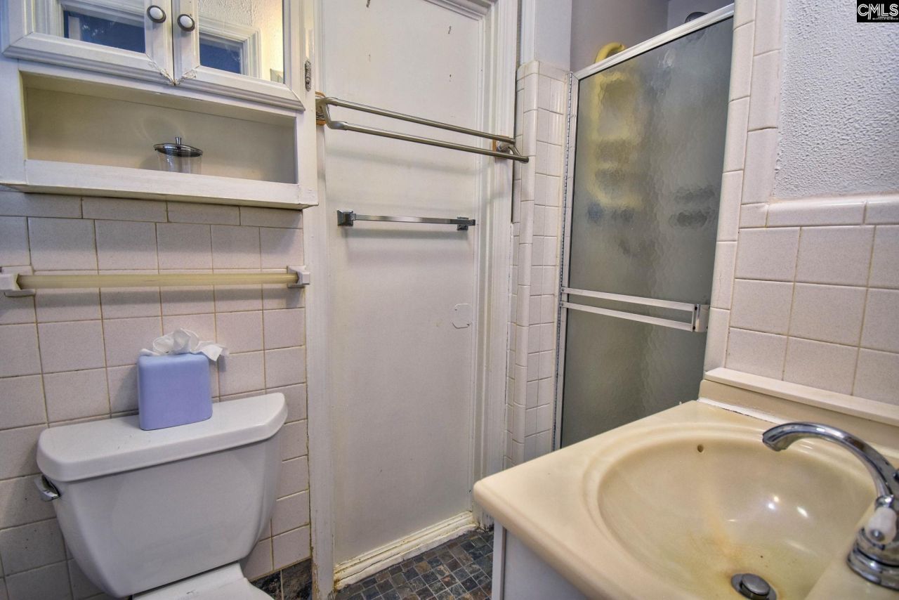 2008 Cheltenham Lane Photo 25