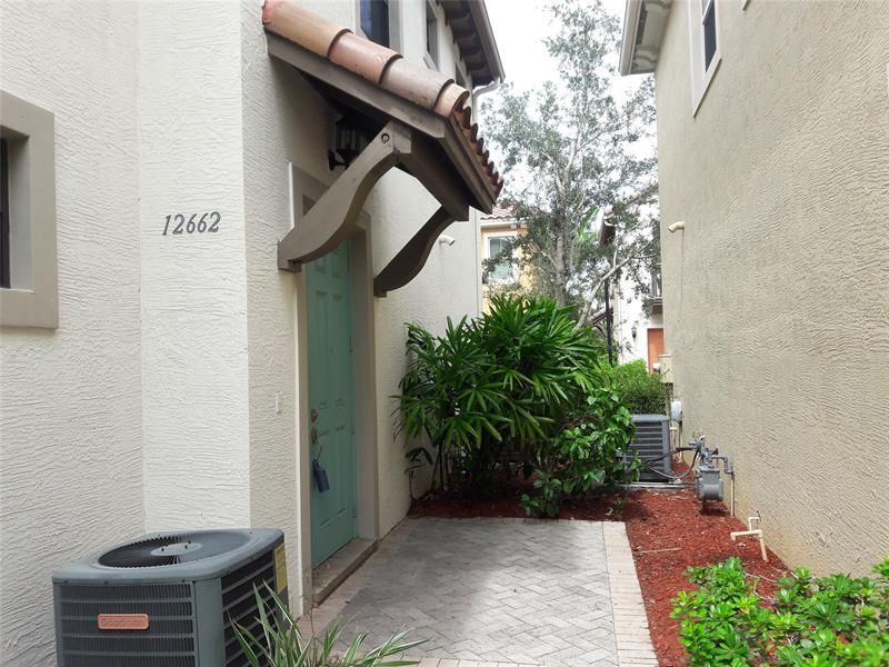 12662 NW 32nd Place, Unit 12662, Sunrise, FL 33323 Photo