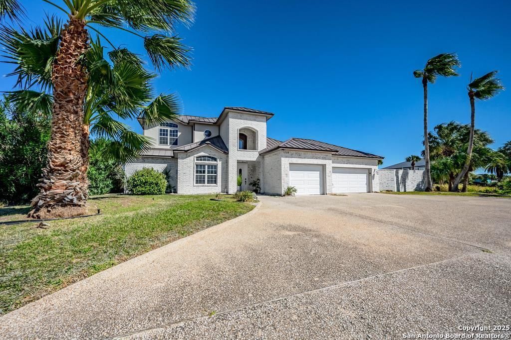 1 Spoonbill, Rockport, TX 78382 Main Photo