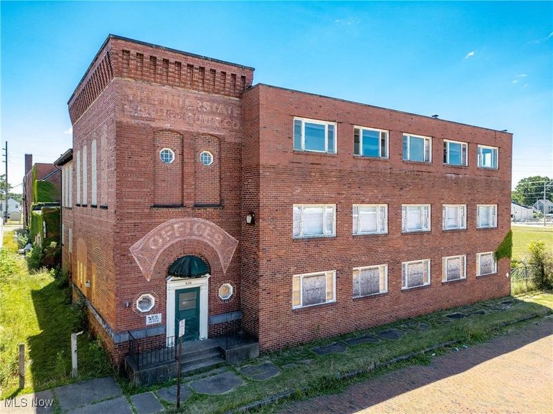 836 Savannah Avenue NE, Canton, OH 44704 Photo 1