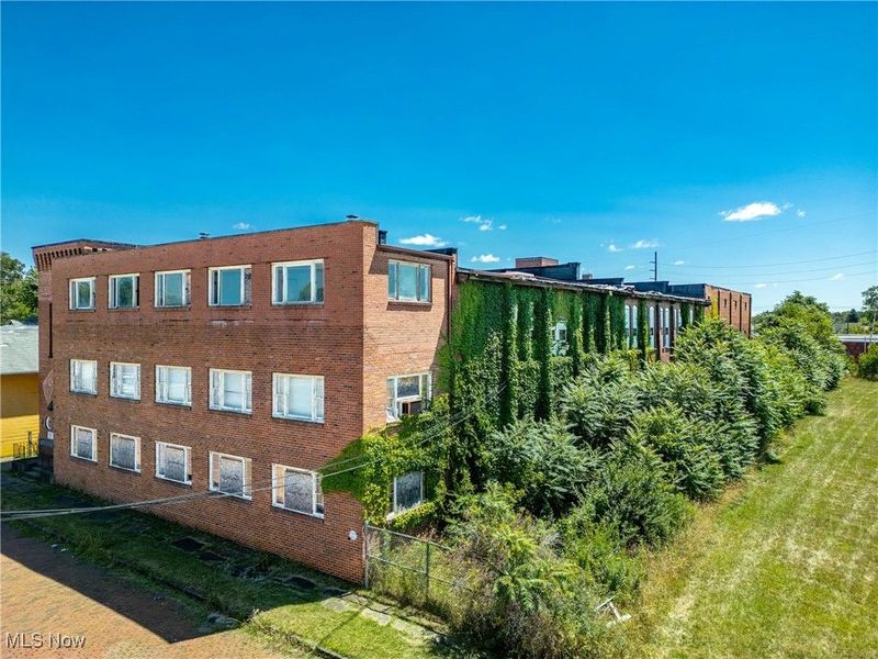 836 Savannah Avenue NE, Canton, OH 44704 Photo 2