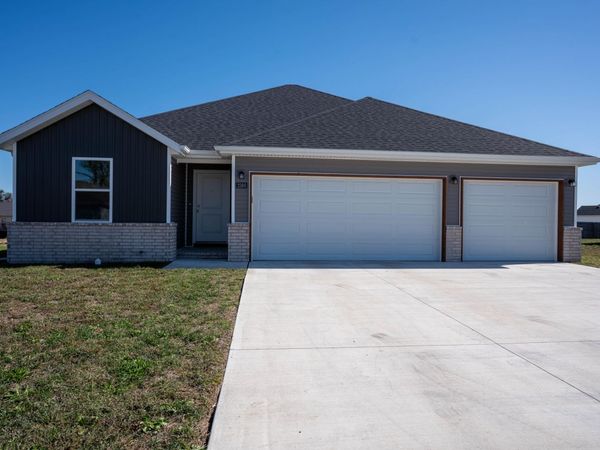 2380 S Cheri Drive, Bolivar, MO 65613