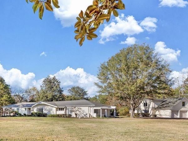 1127 Lakewood Drive NW, Hartselle, AL 35640