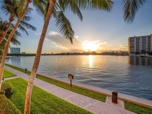 17150 N Bay Rd, Unit 2207, Sunny Isles Beach, FL 33160