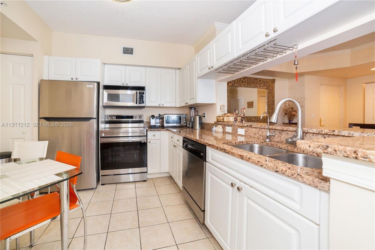 17150 N Bay Rd, Unit 2207, Sunny Isles Beach, FL 33160 Photo