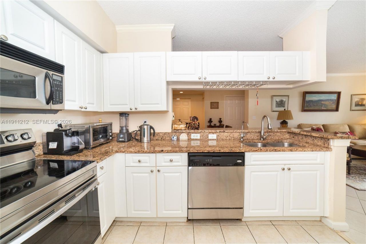 17150 N Bay Rd, Unit 2207, Sunny Isles Beach, FL 33160 Photo