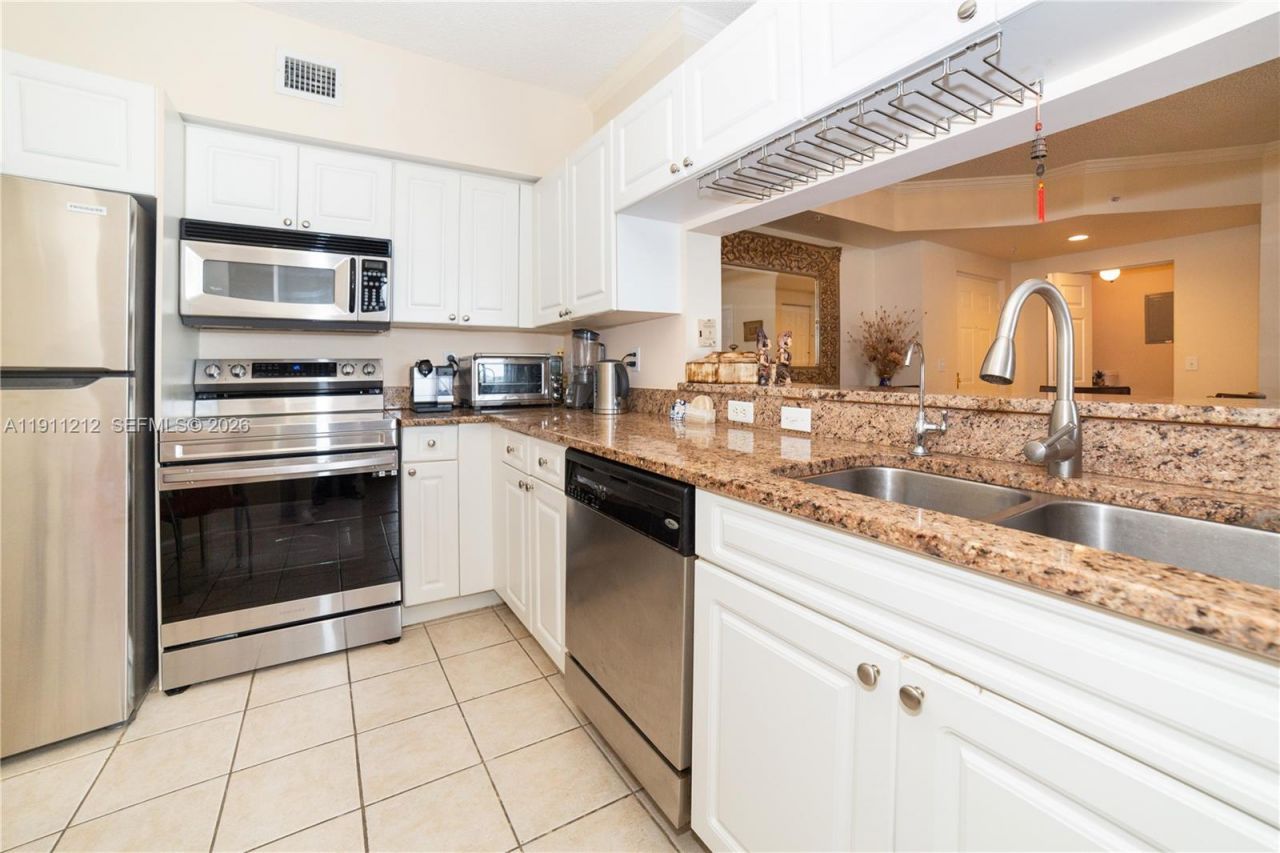 17150 N Bay Rd, Unit 2207, Sunny Isles Beach, FL 33160 Photo