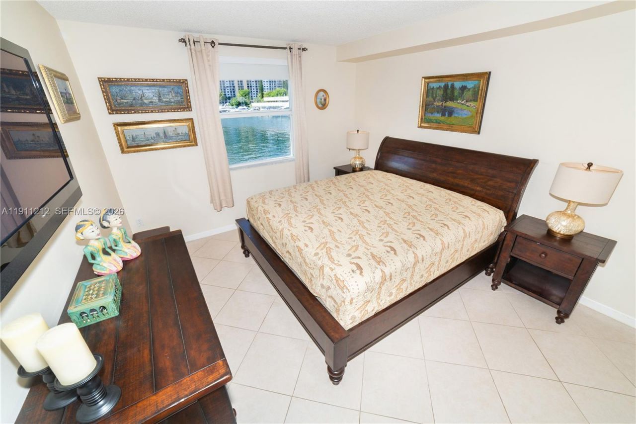 17150 N Bay Rd, Unit 2207, Sunny Isles Beach, FL 33160 Photo