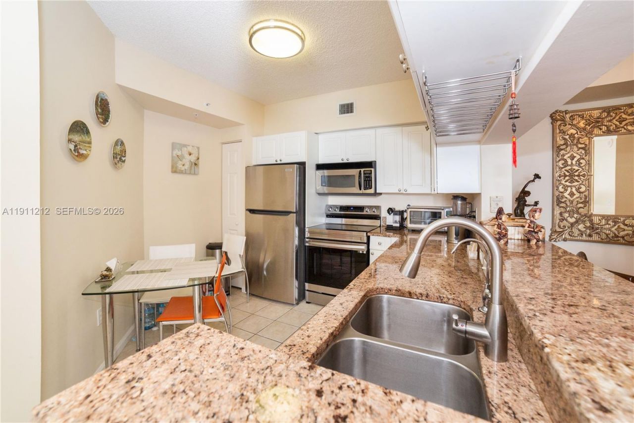 17150 N Bay Rd, Unit 2207, Sunny Isles Beach, FL 33160 Photo