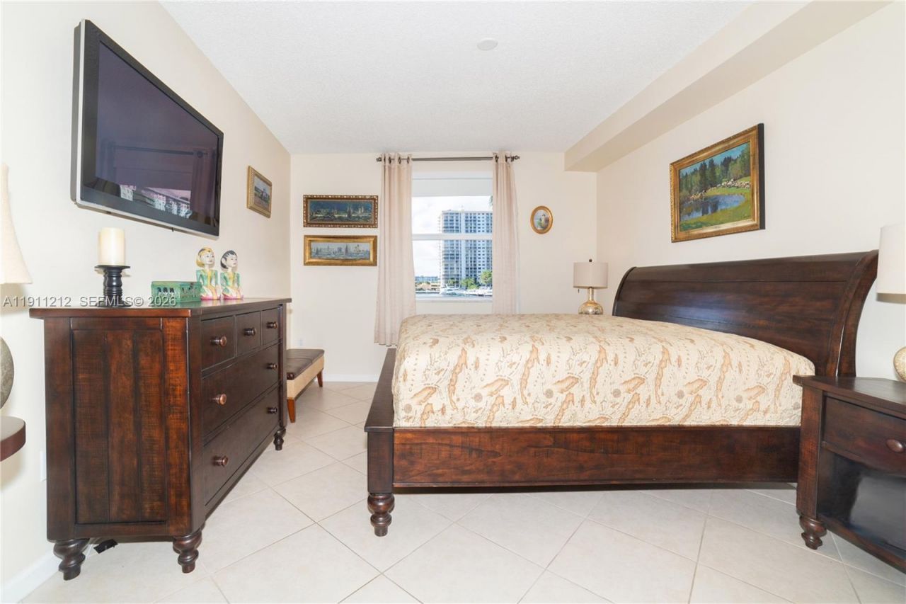 17150 N Bay Rd, Unit 2207, Sunny Isles Beach, FL 33160 Photo