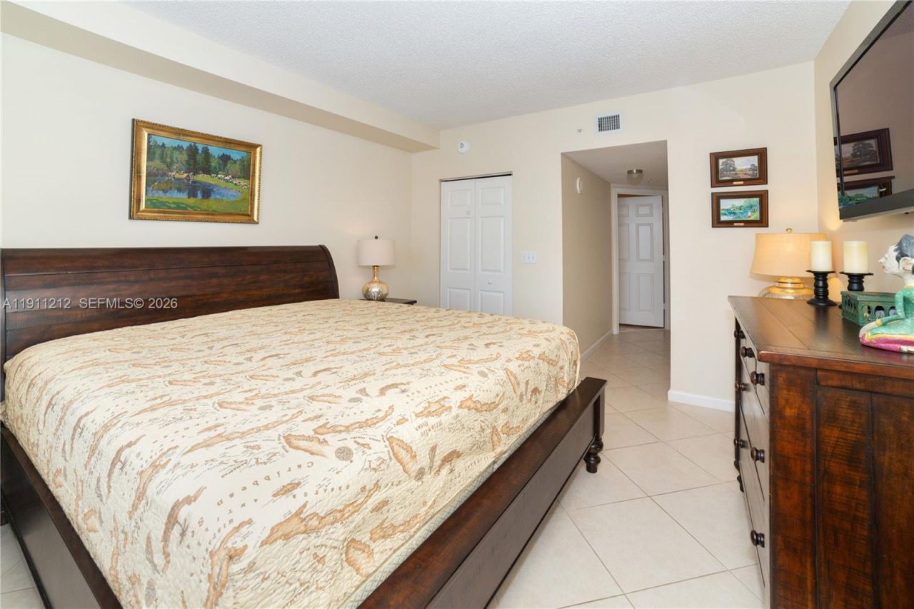 17150 N Bay Rd, Unit 2207, Sunny Isles Beach, FL 33160 Photo