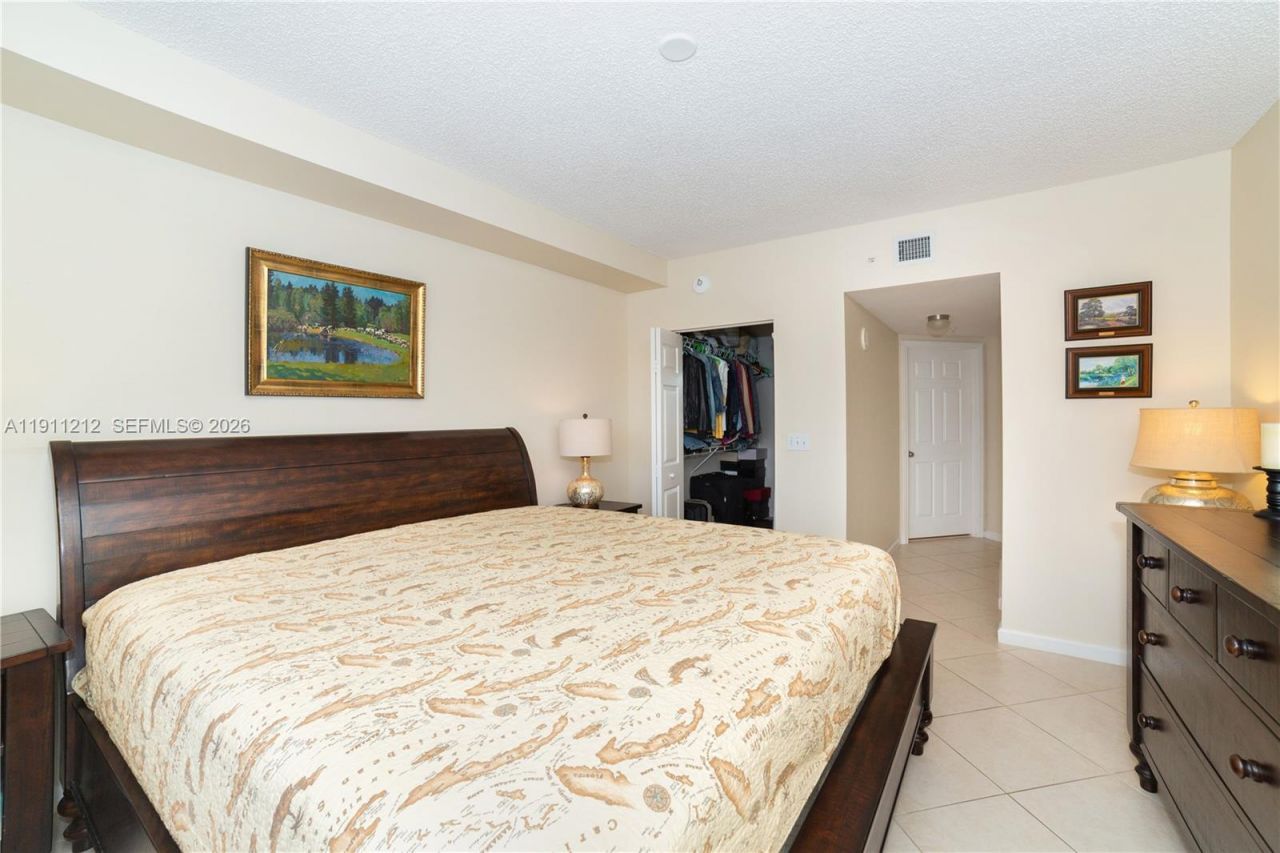 17150 N Bay Rd, Unit 2207, Sunny Isles Beach, FL 33160 Photo